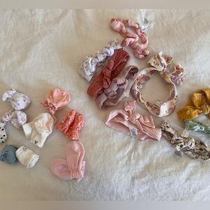 Baby girl bundle mittens and hair bows